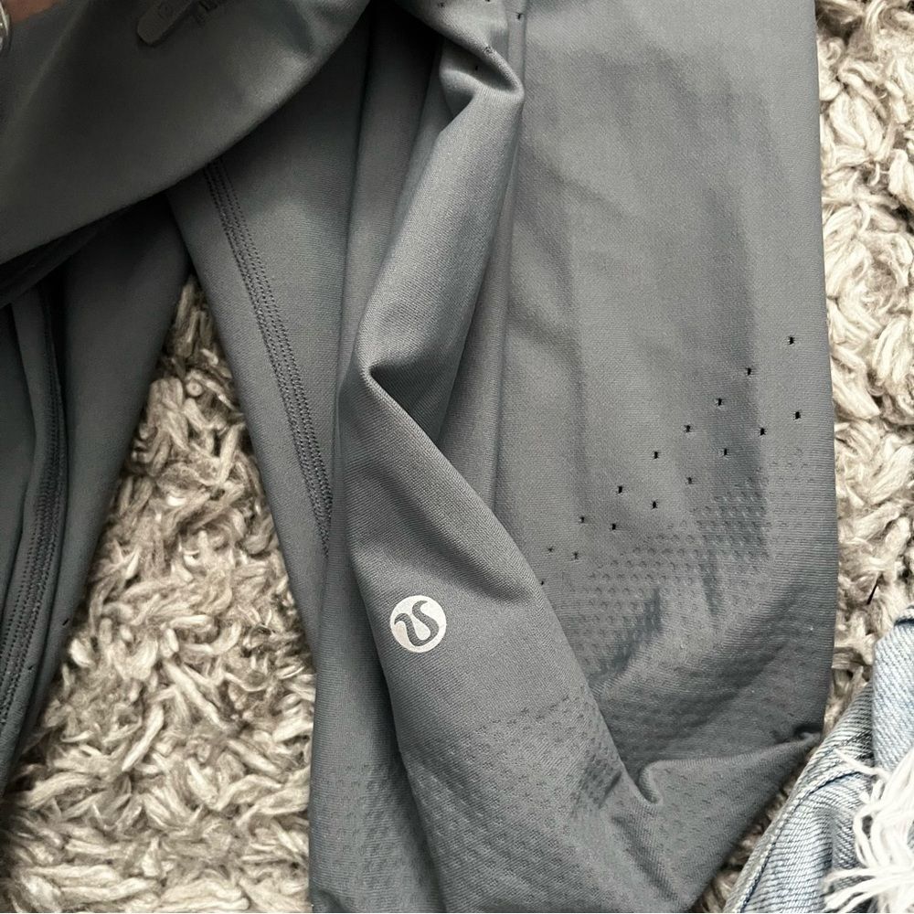 Lululemon zeroed in leggings 27” size 6 - Picture 6 of 6